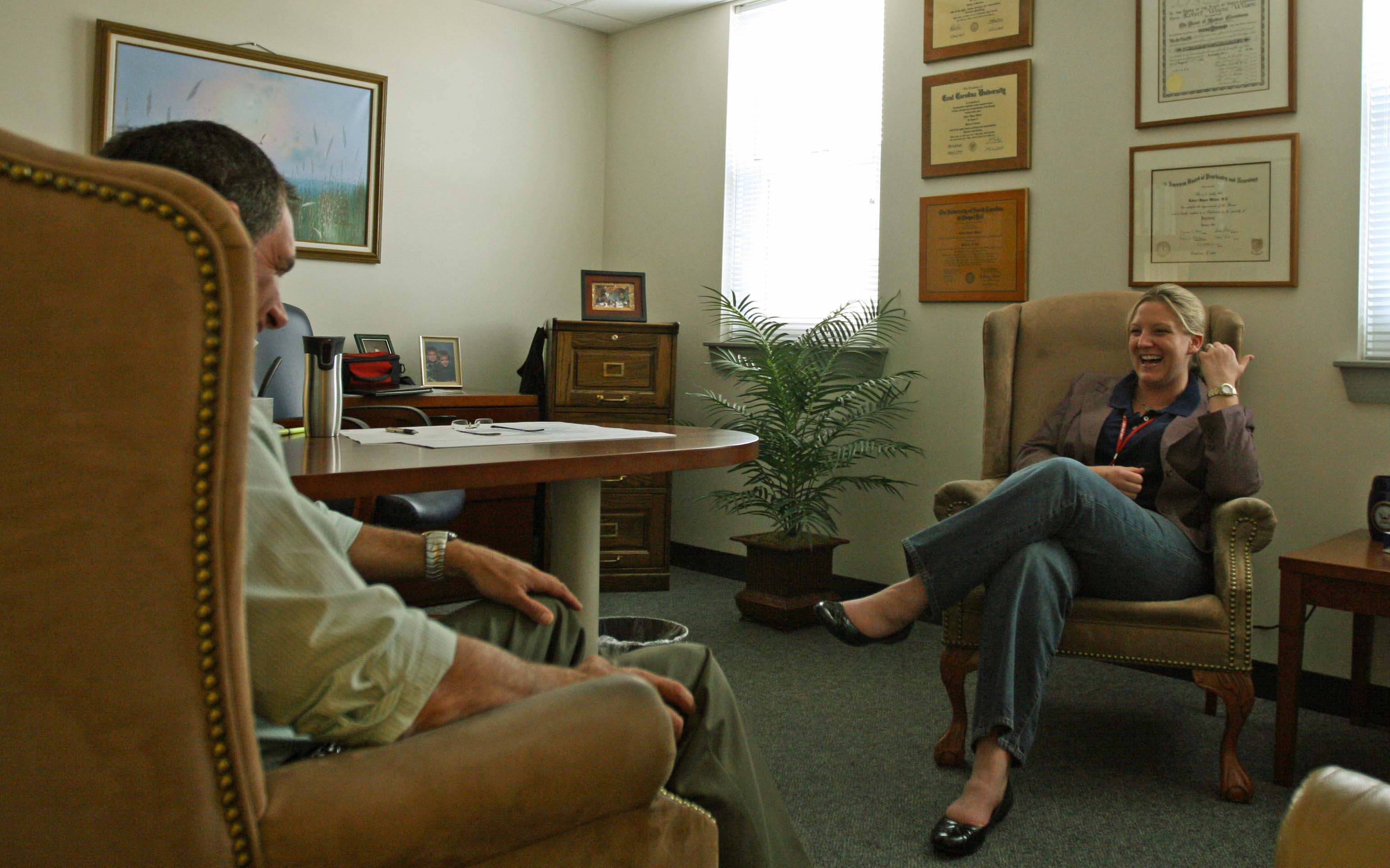 A photo of a psychiatrist meeting with her patient.